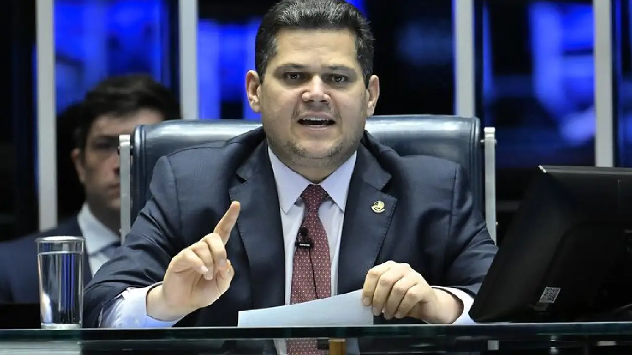 Alcolumbre manda arquivar PEC da Blindagem após rejeição da CCJ