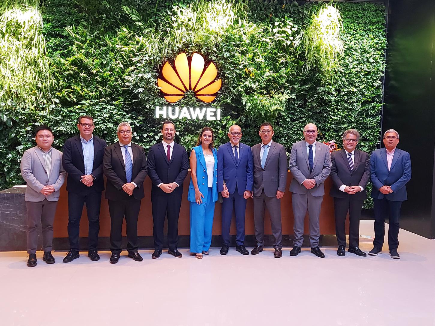 Em missão na China, prefeito Edvaldo conhece as instalações da Huawei em Shenzhen