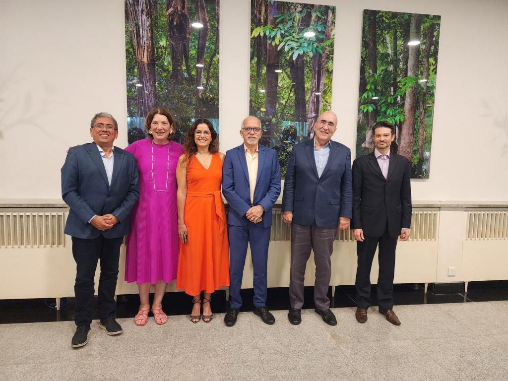 Prefeito de Aracaju, Edvaldo Nogueira é recebido pelo embaixador do Brasil, Marcos Bezerra, na China
