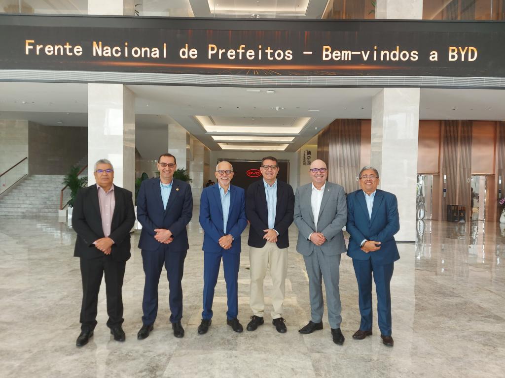 Presidente da FNP, prefeito Edvaldo inicia missão oficial na China