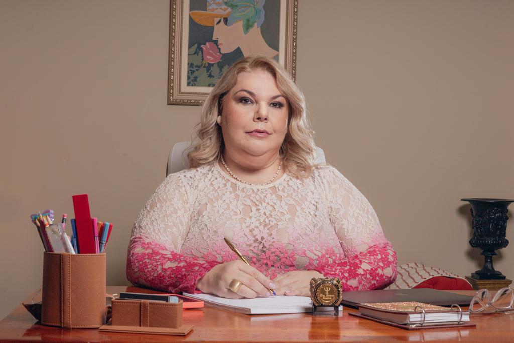 Conselho Federal de Psicologia proíbe práticas de reorientação sexual, alerta psicóloga e psicanalista