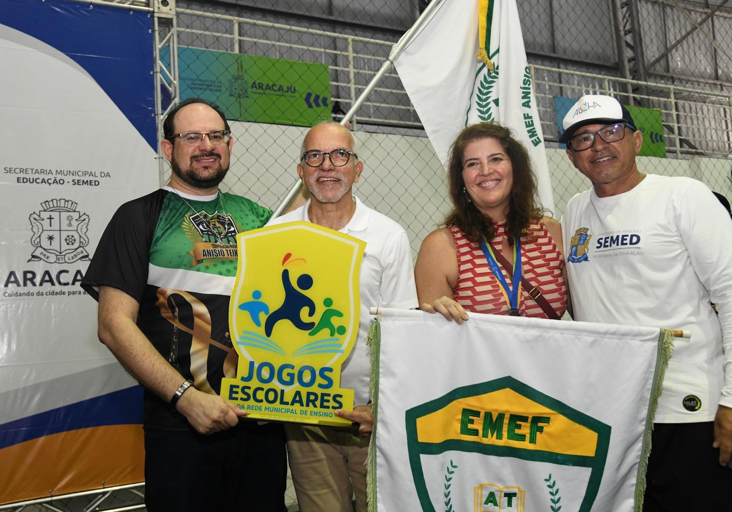 Edvaldo realiza entrega da premiação dos Jogos Escolares Municipais