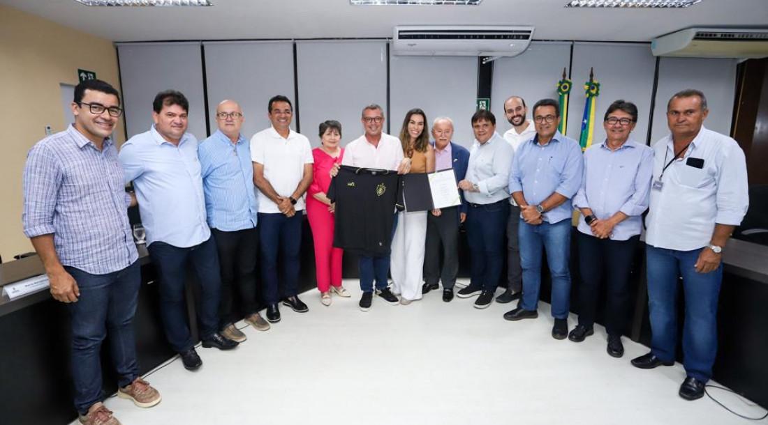 Governador Fábio Mitidieri assina ordem de serviço para reforma do Estádio Estadual Etelvino Mendonça