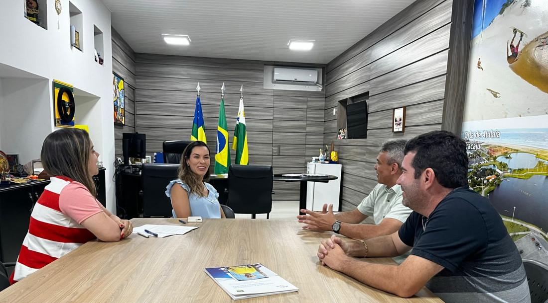 Governo assina contrato com a empresa responsável pela reforma do Estádio Estadual Etelvino Mendonça
