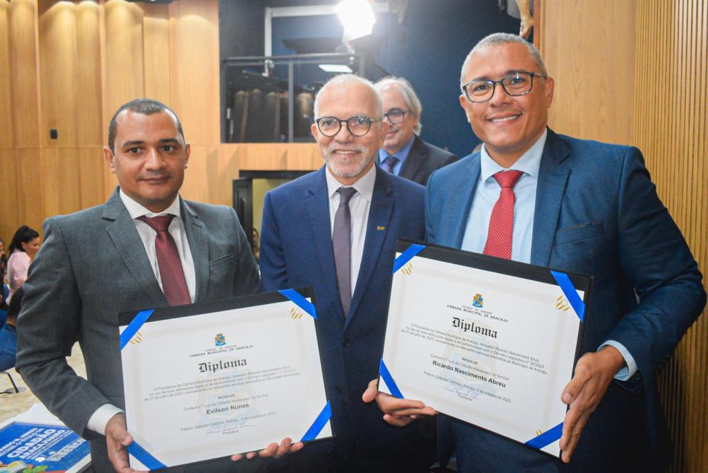 Secretário da Educação e diretor recebem Título de Cidadania Aracajuana