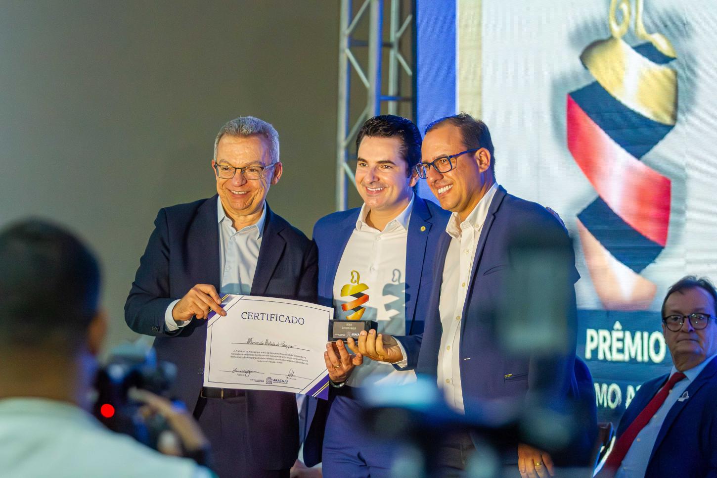 Banese e Instituto Banese são premiados por apoio ao turismo em Aracaju