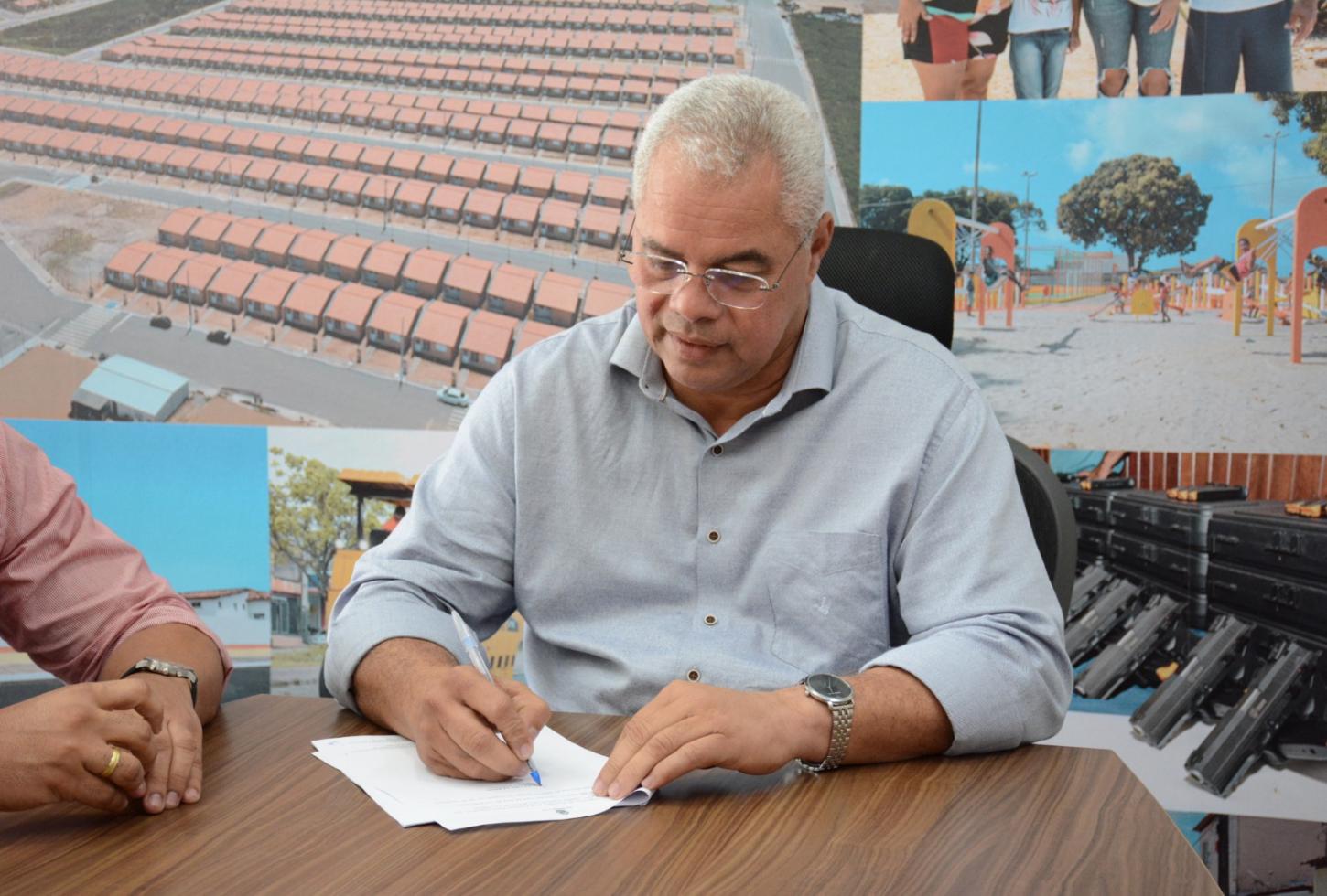 Prefeito Padre Inaldo sanciona leis de criação do Banco Municipal Socorrense e do Bolsa Municipal