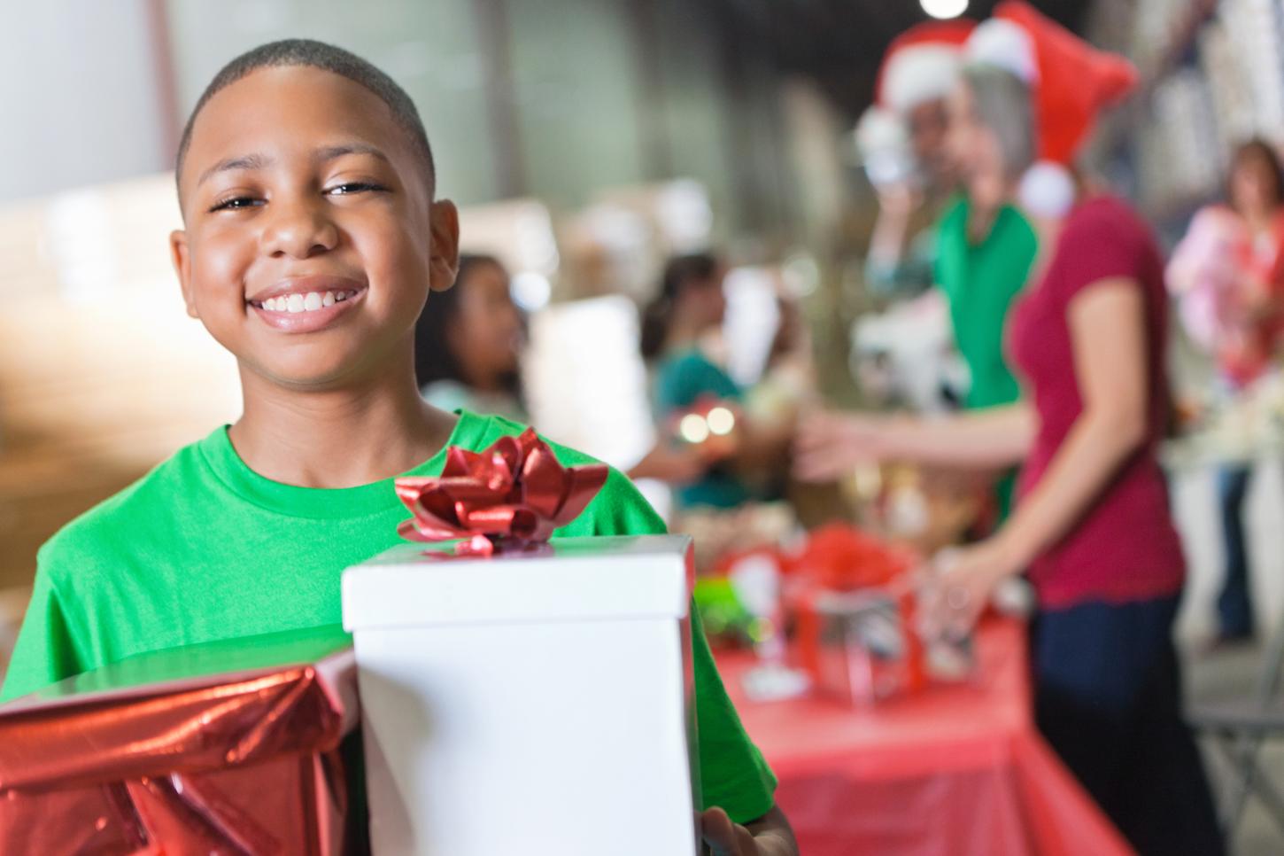 Projeto Estrelas do Bem irá presentear mais de 200 crianças neste Natal