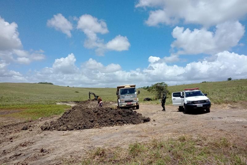 Após denúncia, Pelotão Ambiental flagra extração ilegal de minério