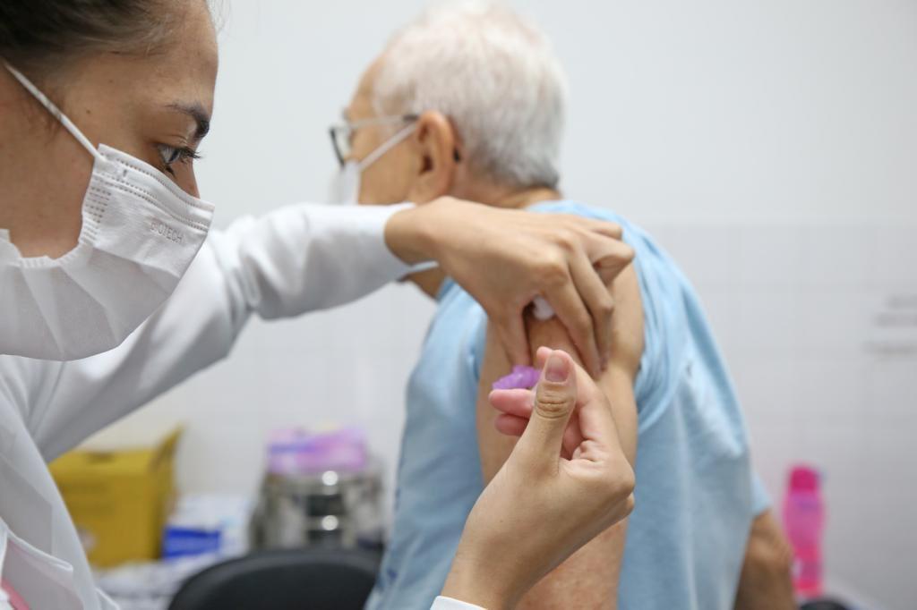 Aracaju começa a aplicar a vacina bivalente contra a covid-19