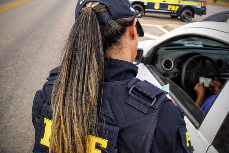 Carro roubado na Bahia é recuperado pela PRF em Itabaiana