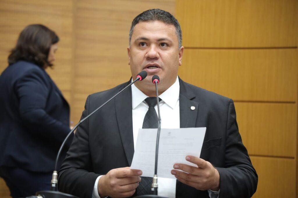 Deputado Kaká Santos faz balanço de viagem a Brasília