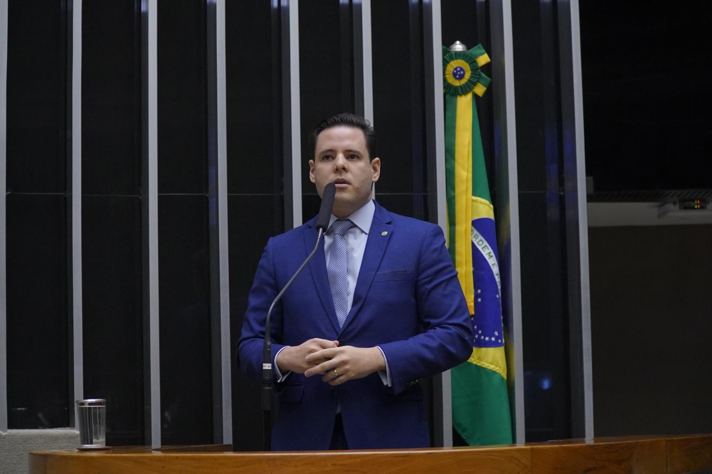 Rodrigo Valadares rebate fala de Silvio Almeida. 