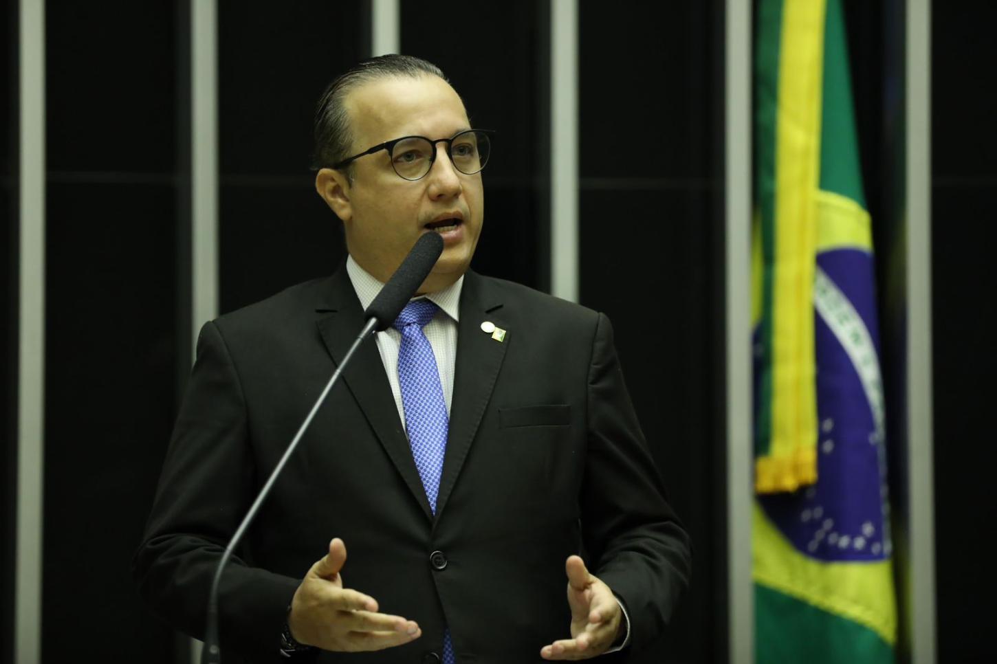 “É hora de olhar para frente e construir novos caminhos”, afirma Valadares Filho