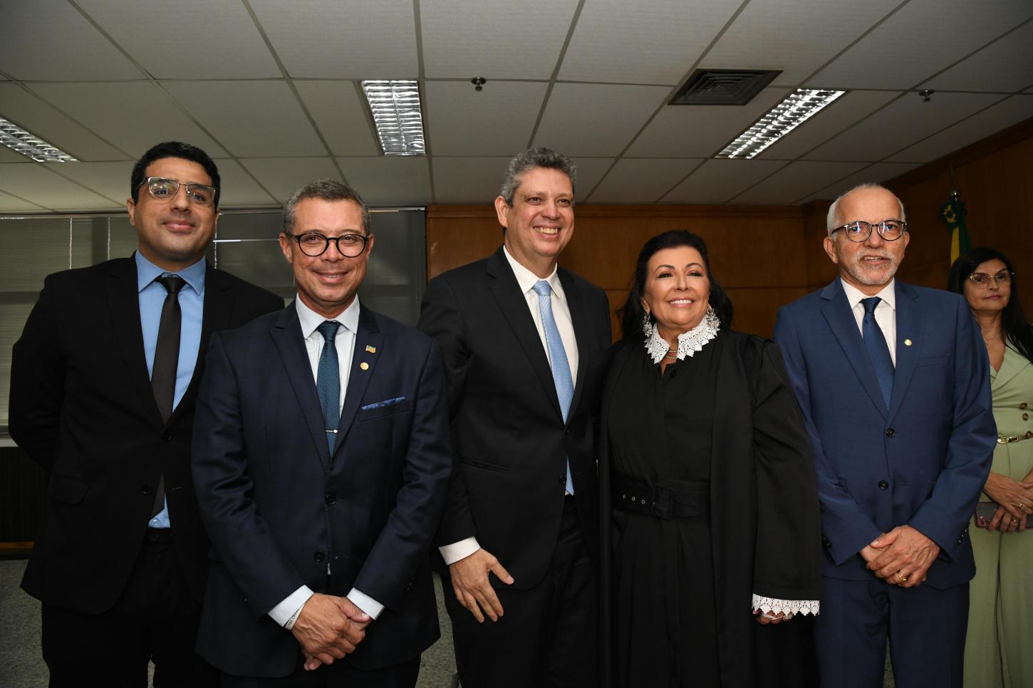 Edvaldo acompanha posse de Susana Azevedo na presidência do TCE