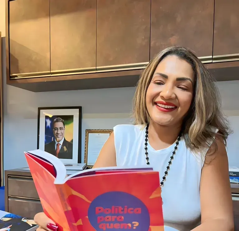 Eloísa Galdino lança livro 'Política para quem' nesta quarta-feira, 13