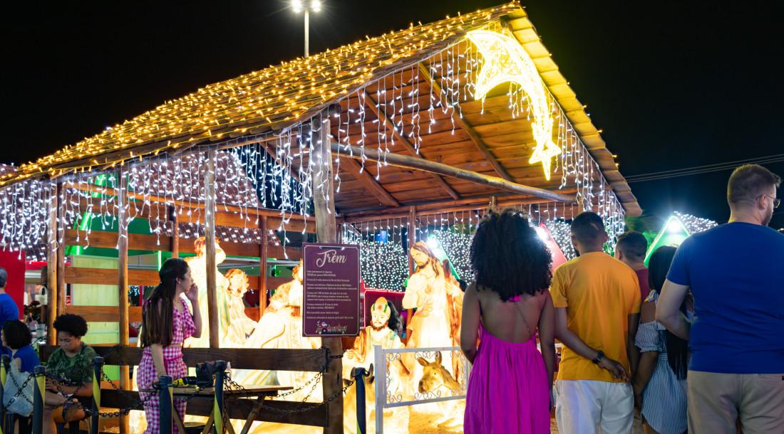 Fiéis na Vila do Natal Iluminado falam de seus rituais na noite do dia 24 de dezembro, em Sergipe