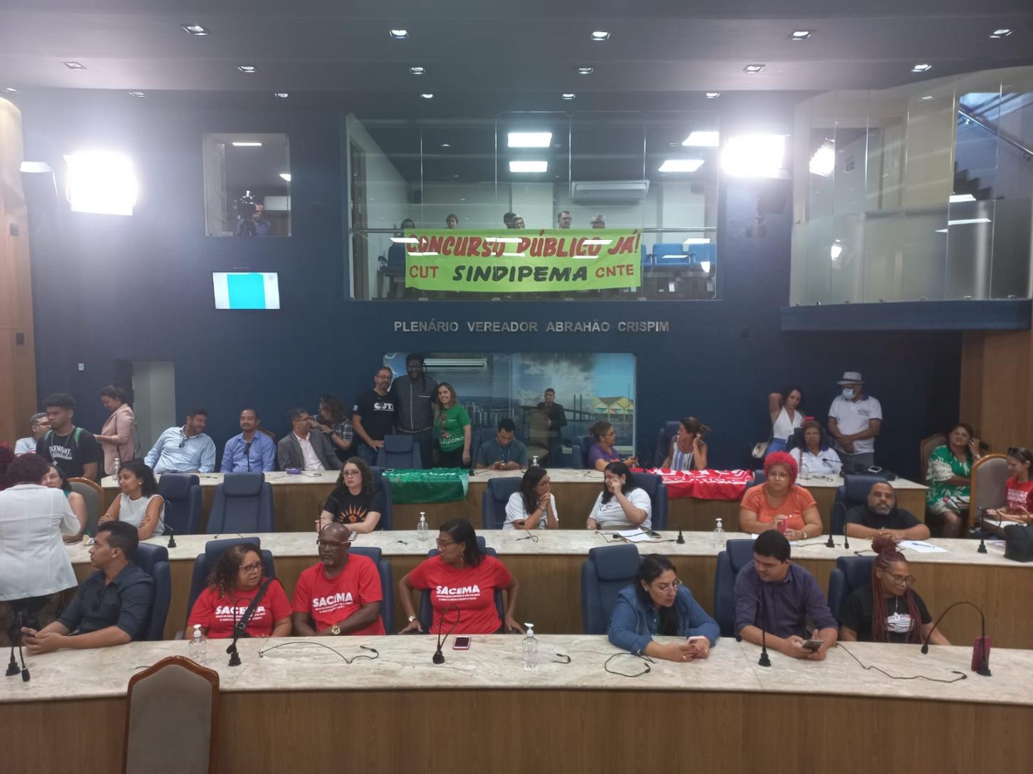 Luta por concurso público em Aracaju ocupa tribuna da Câmara de Vereadores