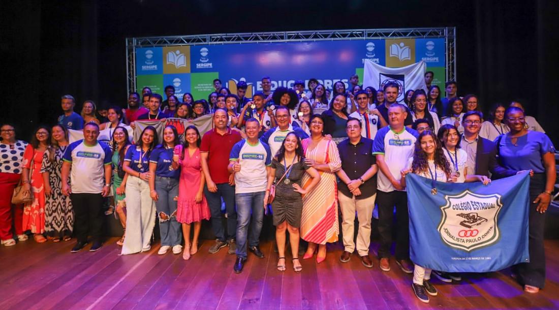 Mais de 300 alunos e 70 professores da rede estadual são premiados por desempenhos exitosos na educação
