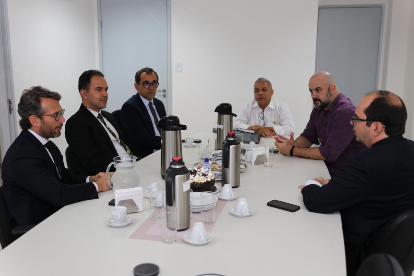 Ministro do TST realiza visita institucional à sede do MPT em Sergipe