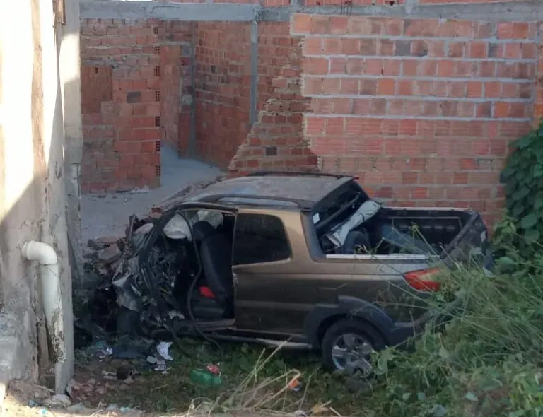 Motorista morre após colidir com muro na Rodovia SE-425, no município de Cedro de São João