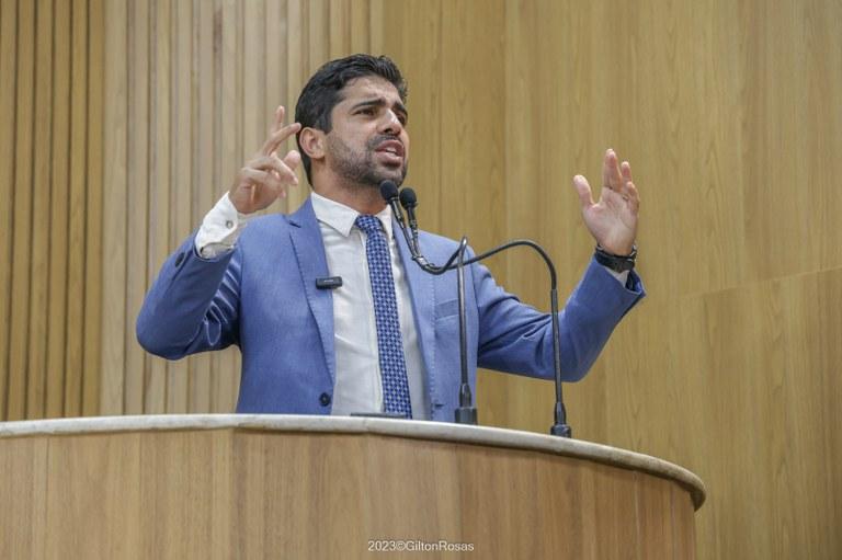 Na CMA, vereador Pastor Diego repudia posicionamento da deputada estadual Linda Brasil