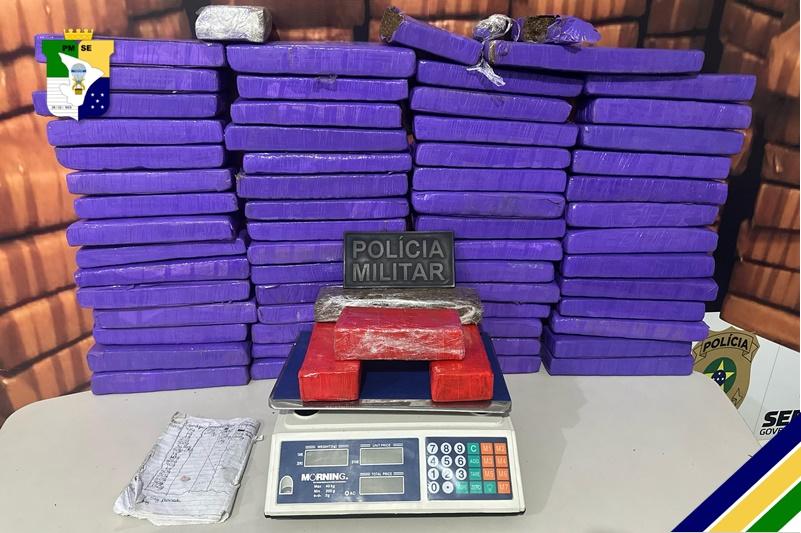 Polícia Militar apreende 33Kg de maconha no bairro Santo Antônio