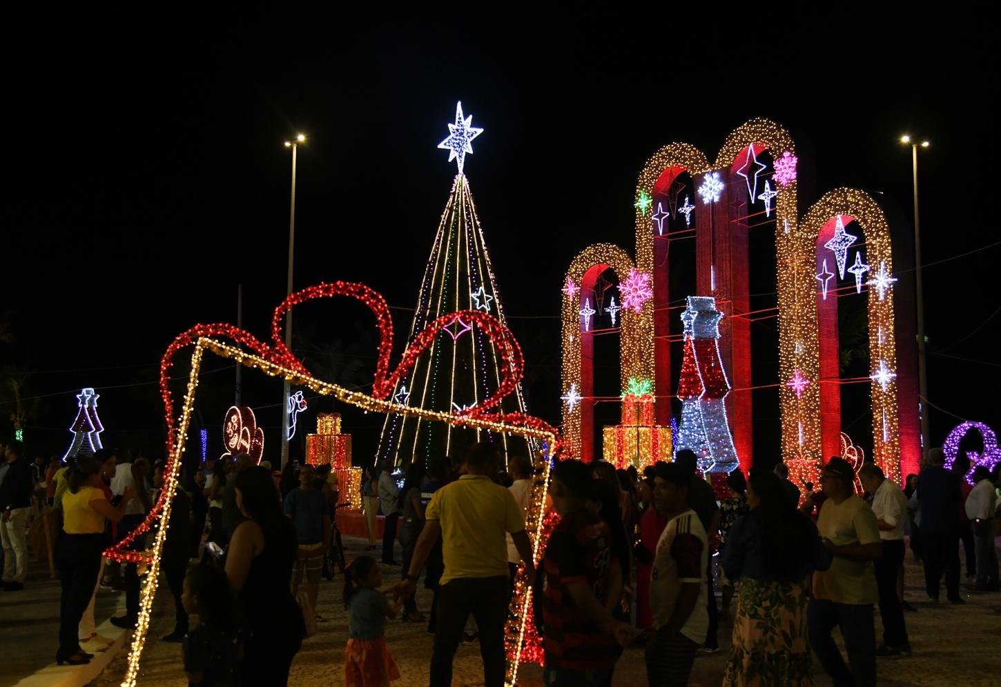 Prefeito Edvaldo acende as luzes do Natal Iluminado na Colina do Santo Antônio e Orla da Atalaia