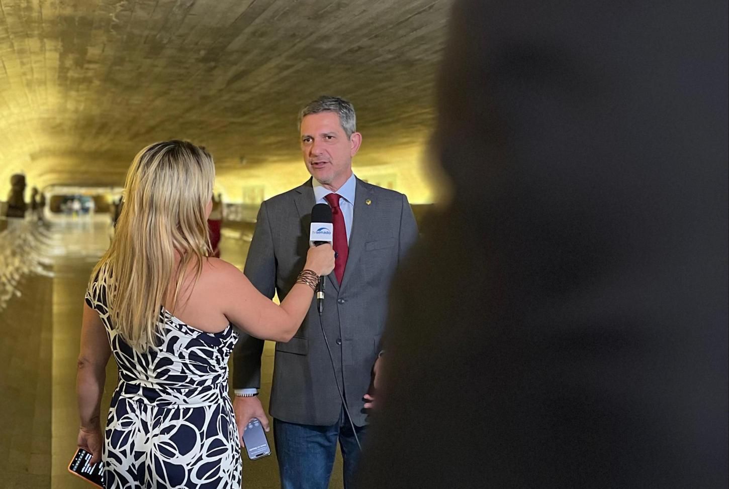 Rogério Carvalho alerta para epidemia de violência de gênero no Brasil e propõe mais proteção às mulheres