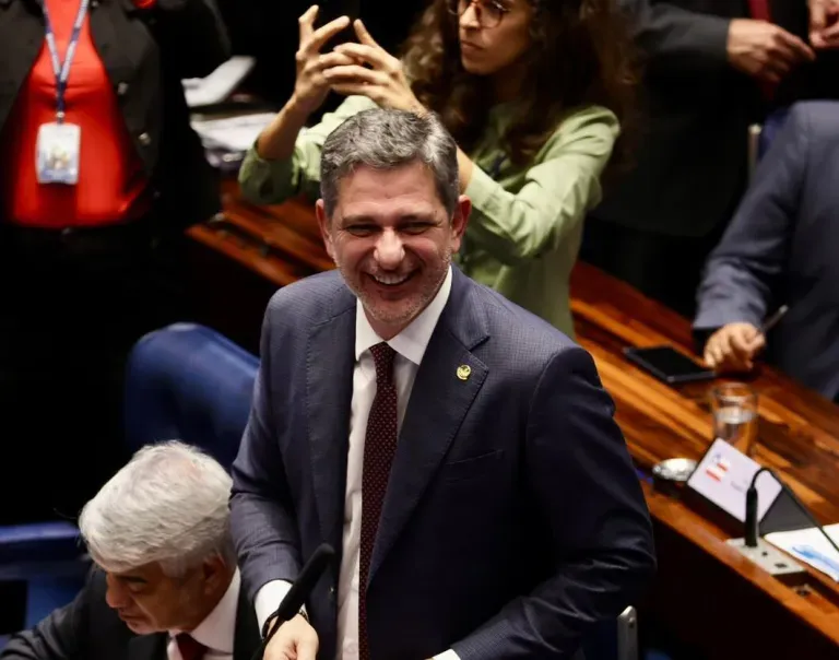 Rogério Carvalho celebra vitória de Flávio Dino para vaga no STF