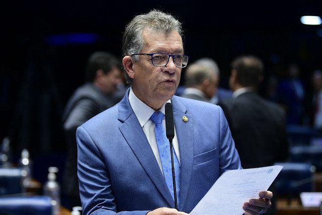 Senador Laércio Oliveira comemora a assinatura de contrato da Petrobras contrato com a UNIGEL