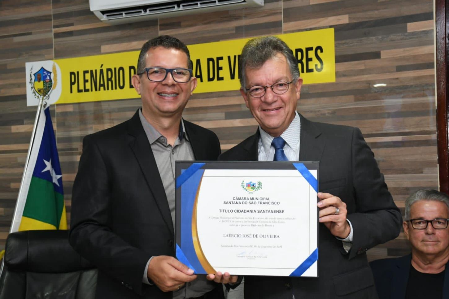 Senador Laércio Oliveira recebe título de Cidadão Santanense