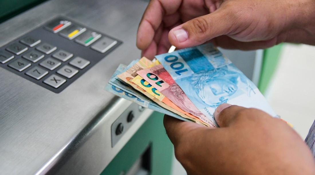 Servidores públicos estaduais começam a receber salário do mês de dezembro