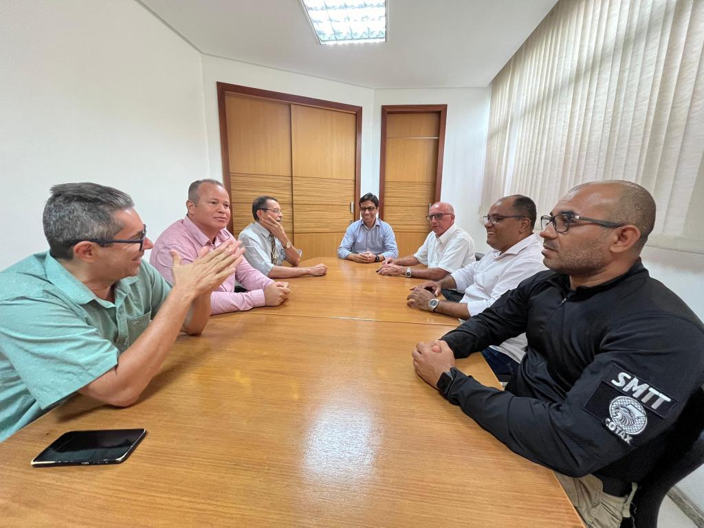 Superintendente da SMTT dialoga com representantes do Sintax