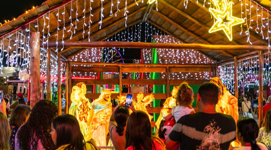 Terça-feira da Vila do Natal Iluminado traz shows musicais e diversão
