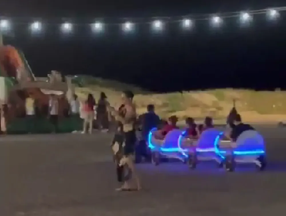 Trenzinho tomba e deixa três crianças e uma mulher feridas