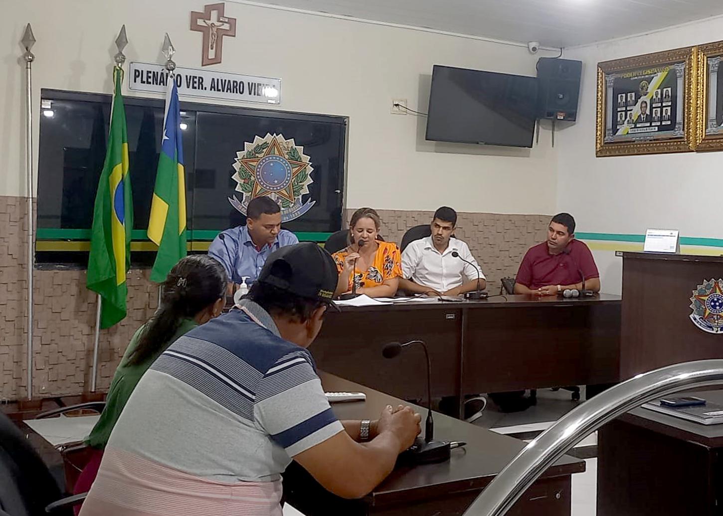 Vereadores de Telha apresentam reivindicação da comunidade e votam em PLs do Executivo