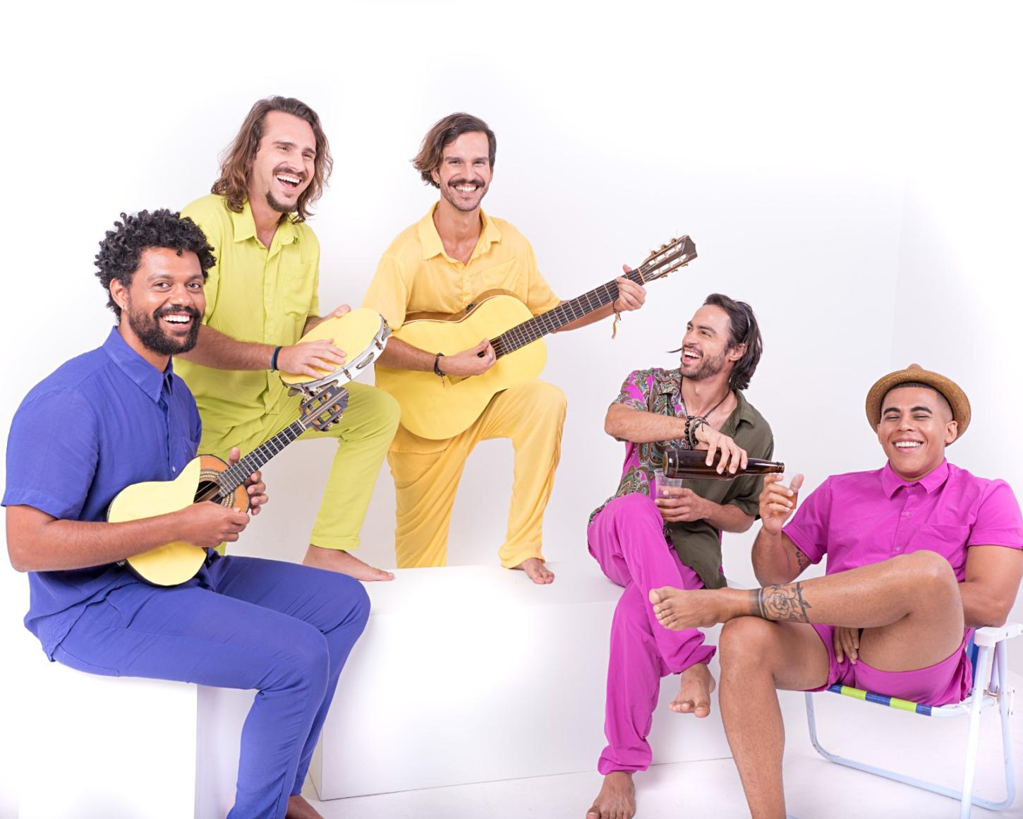 Axé Vinil e Samba do Arnesto abrem a programação carnavalesca no RioMar