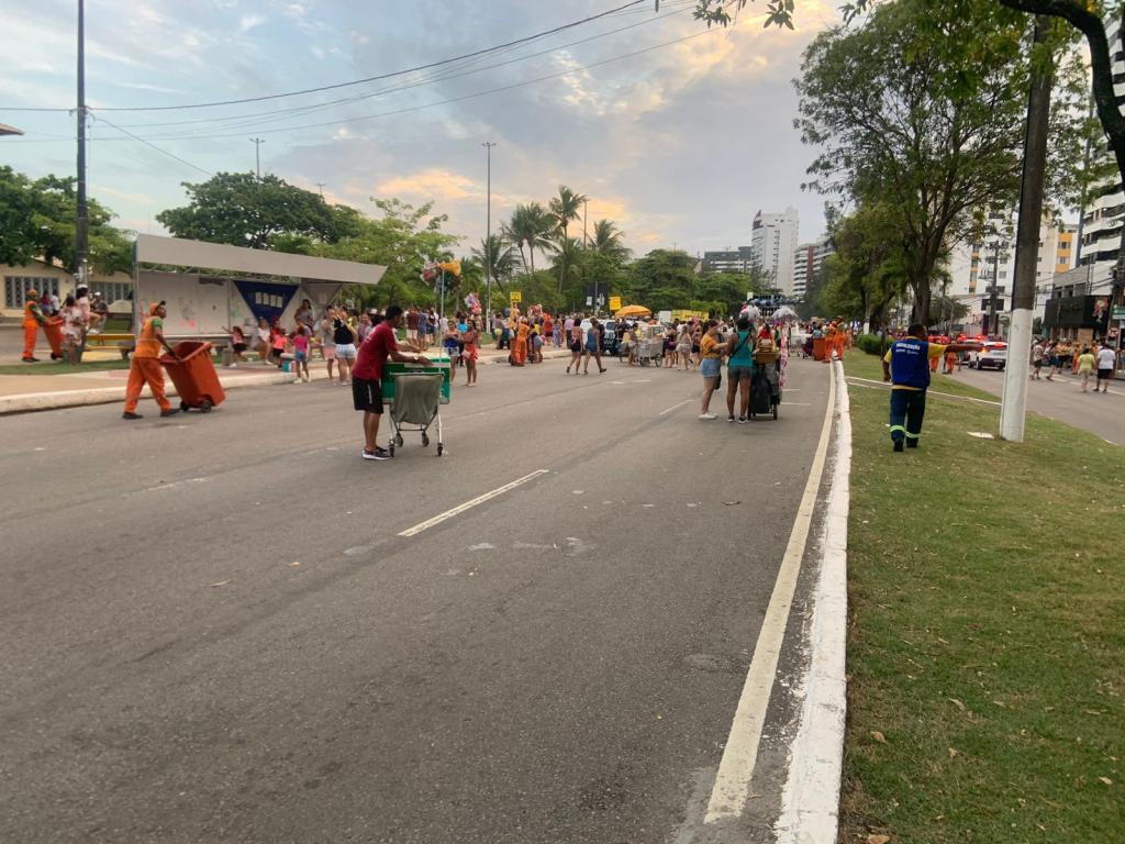 Carnaval 2024: Prefeitura garante limpeza nos blocos de rua da capital