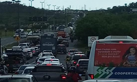 Colisão envolvendo carro e motocicleta deixa duas pessoas feridas em Nossa Senhora do Socorro