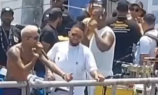 Confusão em show de Igor Kannário: Cantor tenta quebrar equipamentos em Poço Verde