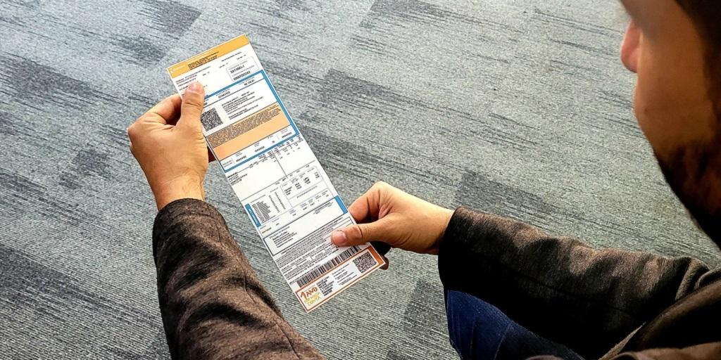 Energisa firma parceria com Serasa e clientes podem negociar dívidas nos Correios