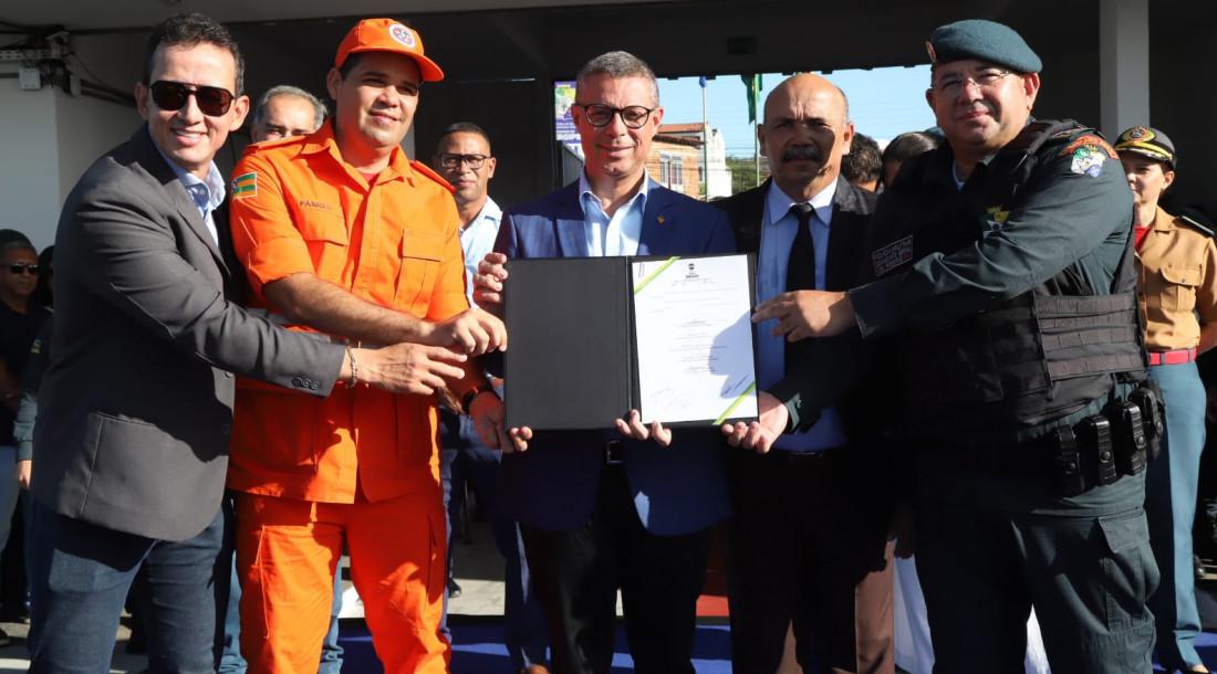 Governo de Sergipe sanciona leis que corrigem benefícios para militares e bombeiros
