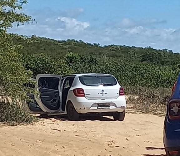 Homem é encontrado morto dentro de um carro na Coroa do Meio