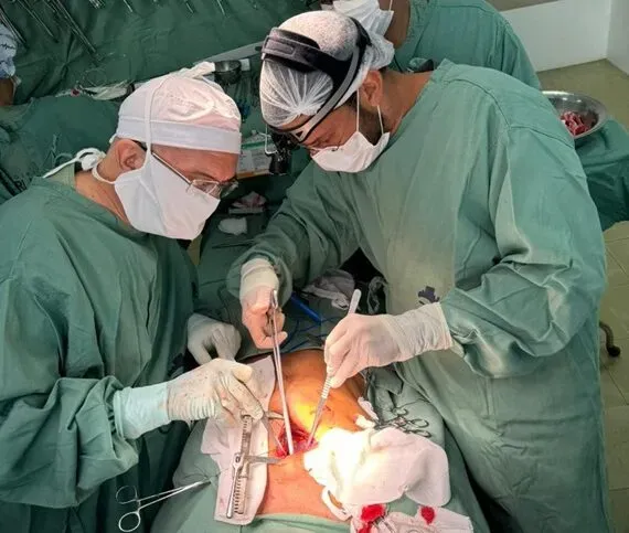Hospital de Cirurgia realiza 1ª cirurgia cardiovascular minimamente invasiva de Sergipe