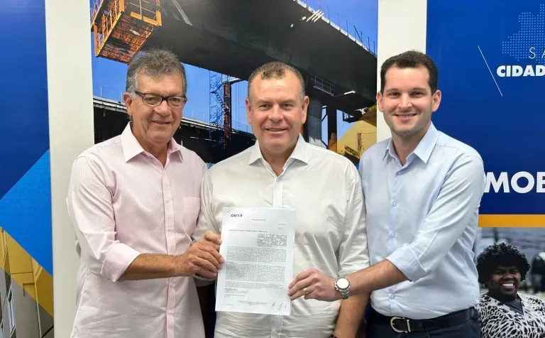 Laércio Oliveira assina contrato para a reforma do Mercado de Itabi