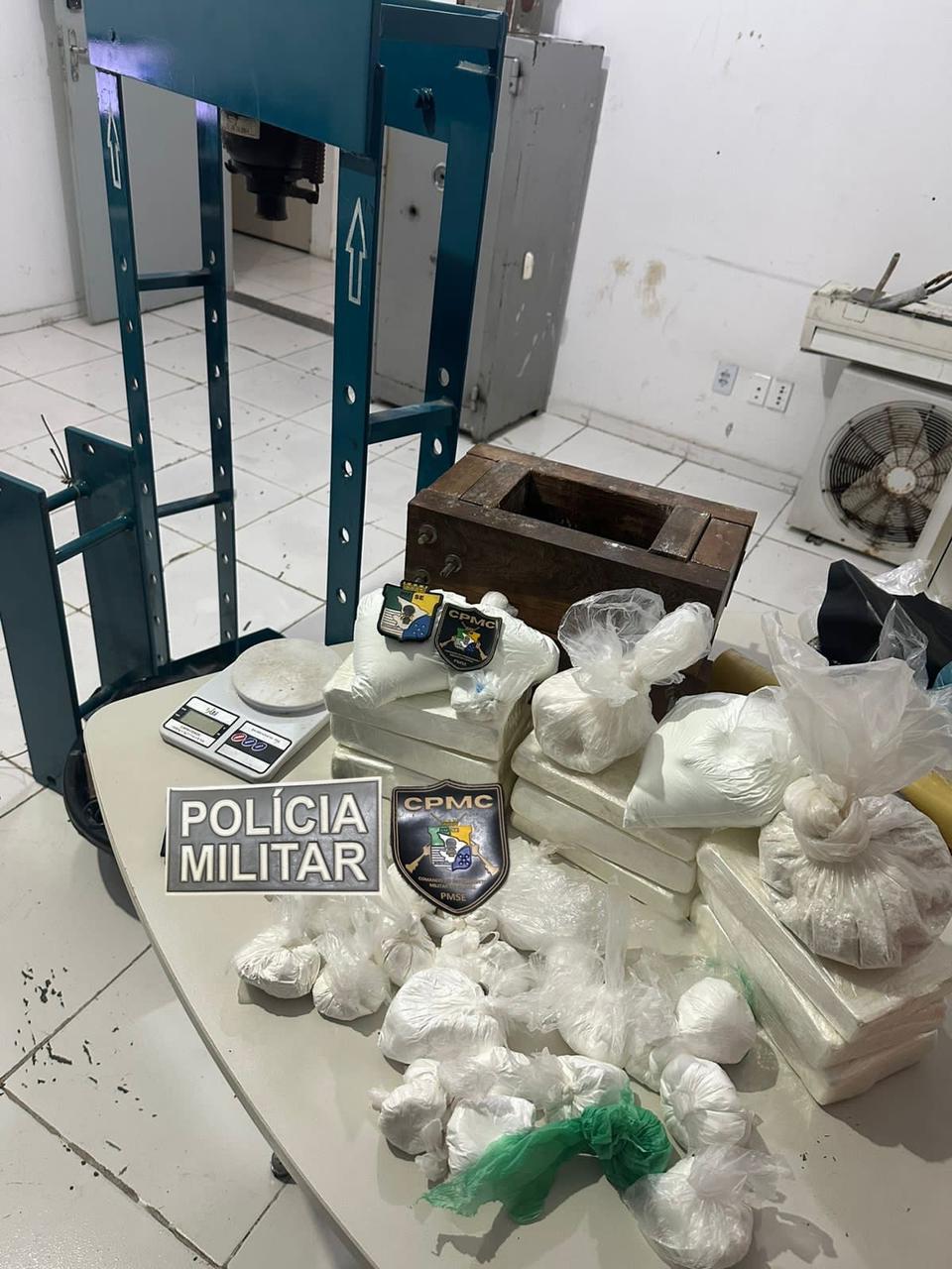 Policia militar apreende 13 quilos de cocaína no Loteamento Pau Ferro, bairro Cidade Nova, em Aracaju