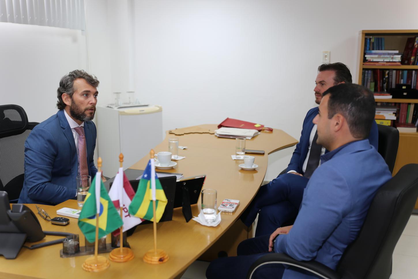 Procurador-Chefe do MPT-SE recebe visita institucional de representantes do Coren-SE