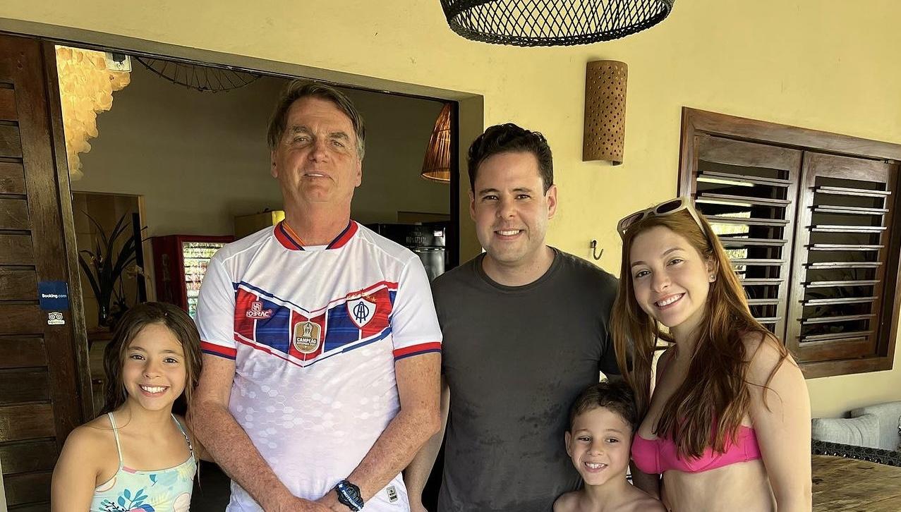 Rodrigo Valadares passa réveillon com Jair Bolsonaro em Alagoas