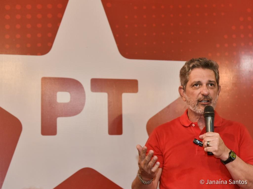 Rogério comenta possível candidatura de Candisse Carvalho, mas afirma que PT aguarda posição de Eliane Aquino